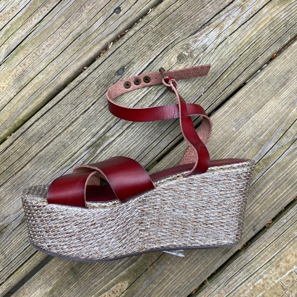 NWOT Mossimo Platform Wedge Sandals